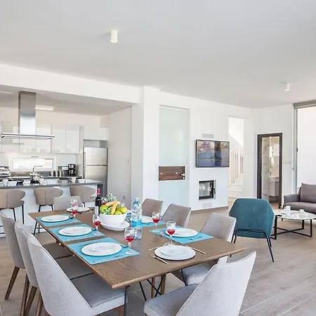 Olive Titan, Brand New,exquisite 5bdr With Pool Вилла *