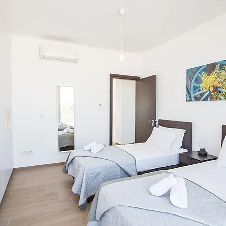 Olive Titan, Brand New,exquisite 5bdr With Pool,close To The Villa
