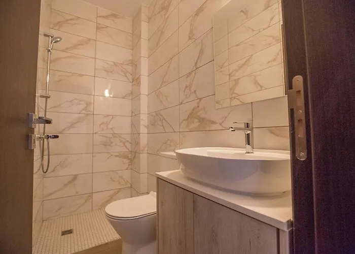 Olive Titan, Brand New,exquisite 5bdr With Pool